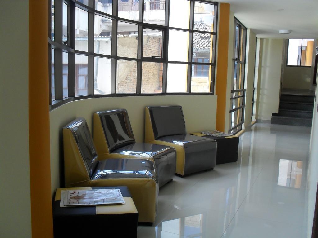 Hostal Corona Blanca Sucre Extérieur photo